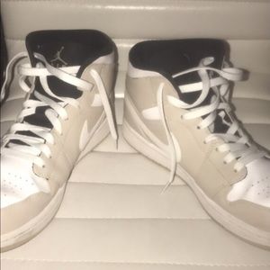 Jordan 1’s desert sands 10.5